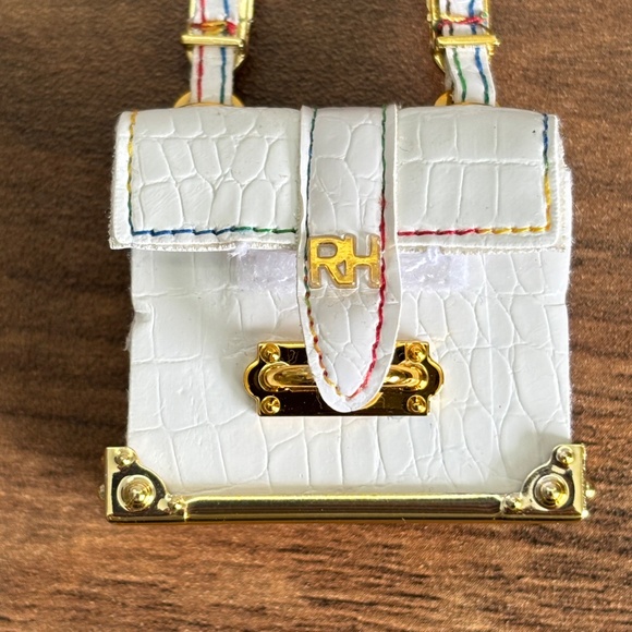 RAINBOW HIGH Fantastic Fashion Amaya Raine Doll White Faux LEATHER PURSE BAG - Picture 2 of 8